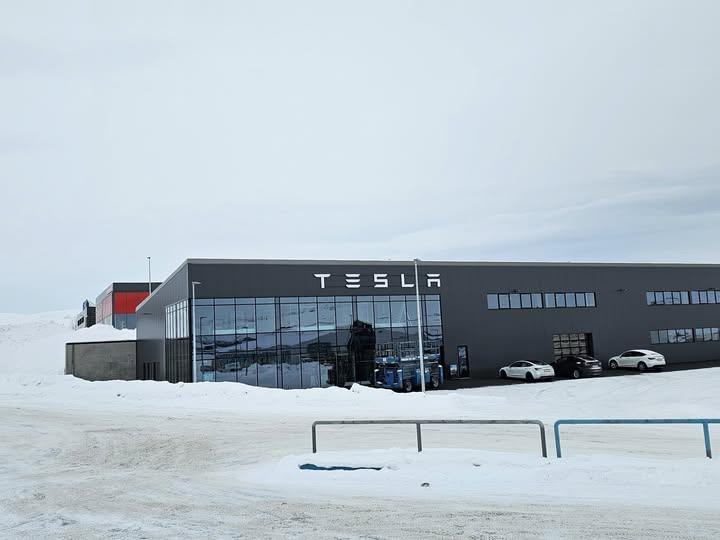 Tesla Akureyri, mynd 2